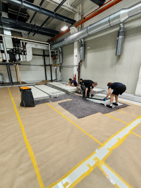 Wonclean Germany cleanroom project photo showing wall panel installation coordination, protected floor routes and on-site cleanroom construction work