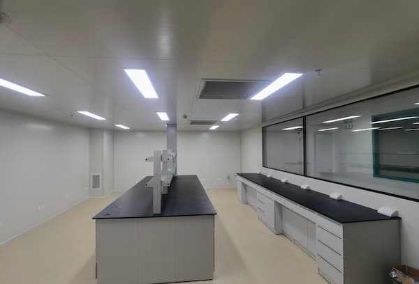 Tingkatkan Bilik Bersih Anda: Penyelesaian Premium untuk Pemisahan, Grid Siling & Panel Dinding